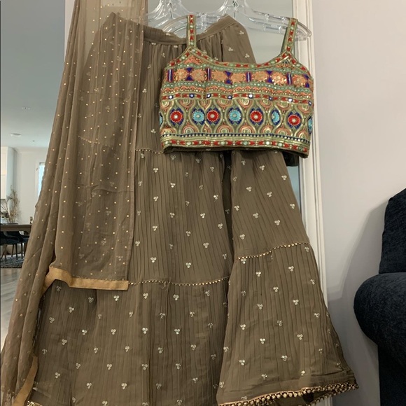 Stylish lenghas in stock - Picture 4 of 5